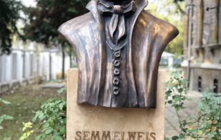Semmelweis Statue