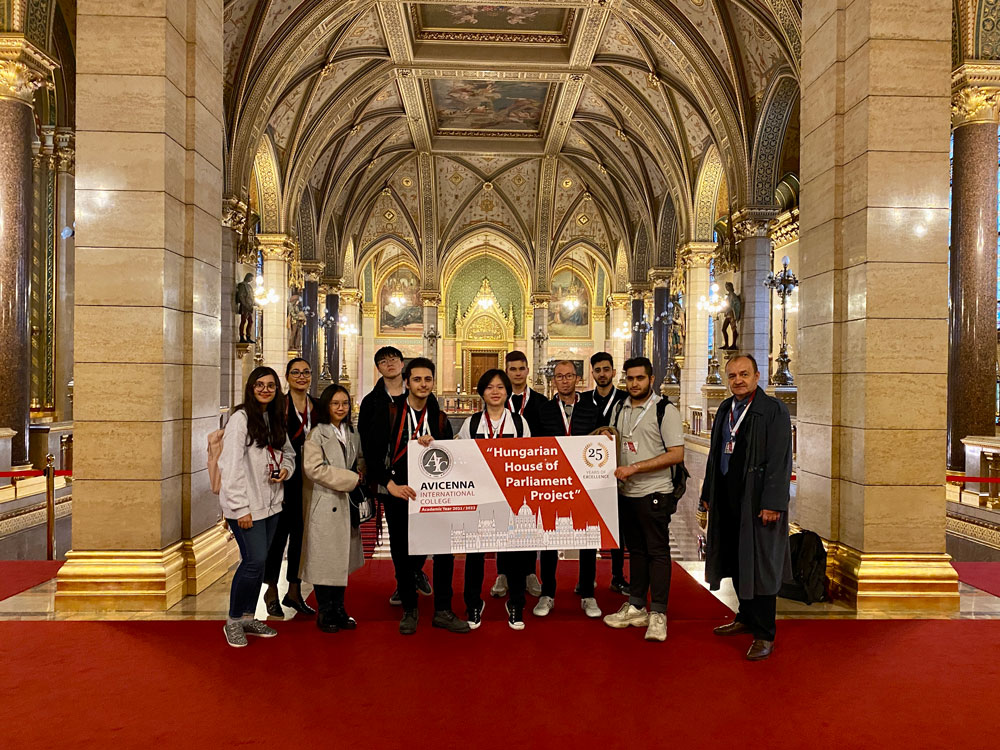 Students-visited-the-Hungarian-Parliament